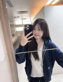 莎莎：160-C-46-20歲  看似純真可愛，內心卻悄悄綻放