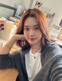 婉琳：163.C+.47.28歲  豔麗型美女  身材十分好