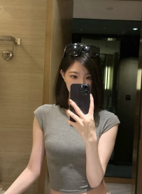 婕妤：164.E.48.26歲  這位大奶妹超級健談  超級治愈唷