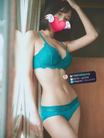 🌸 Ito Kaede: 165cm, C-cup, 26 years old with a curvaceous figure.