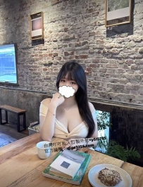 左左：164.F.50.25歲   外貌顏值高 天然爆乳汁多味美
