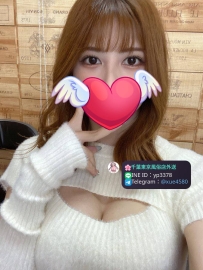 🌸  涼真：163 cm、Fカップの48 cm、26歳  涼真はレズビアン・ゲイフレンドリーで