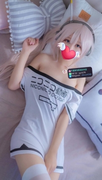 🌸An奈: The young and adorable An奈 is quite the wild child.