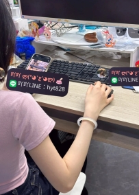 電腦顯示屏都沒亮  這是要騙誰 🤣
