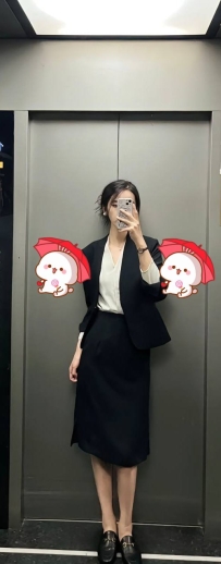 小漫 165.C+.47.27歲  柔美的身段 饑渴寂寞 誘人翹臀