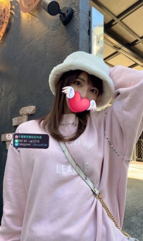 🌸 真琴：163 cm、スリーサイズはB 85 W 58 H 86、26 歳